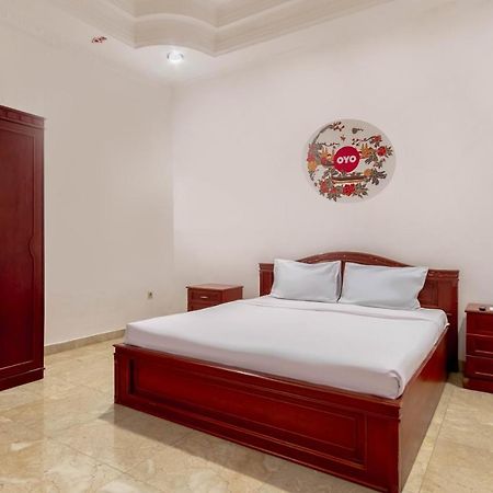 Oyo Living 2843 Raz House Syariah Hotel Medan Buitenkant foto