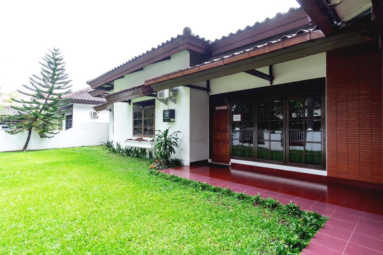 Oyo Living 2843 Raz House Syariah Hotel Medan Buitenkant foto