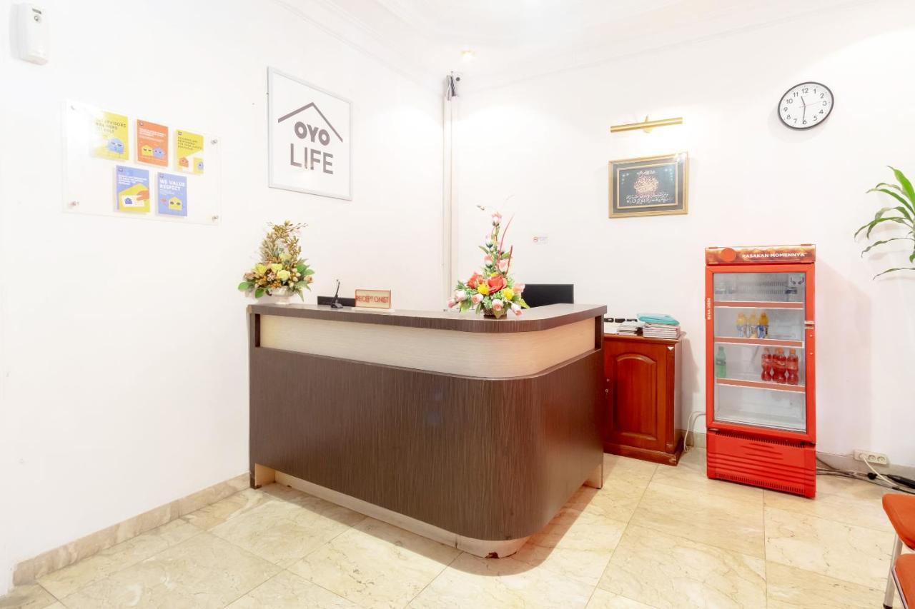 Oyo Living 2843 Raz House Syariah Hotel Medan Buitenkant foto