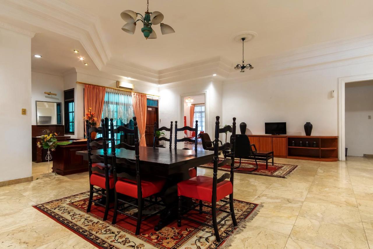 Oyo Living 2843 Raz House Syariah Hotel Medan Buitenkant foto