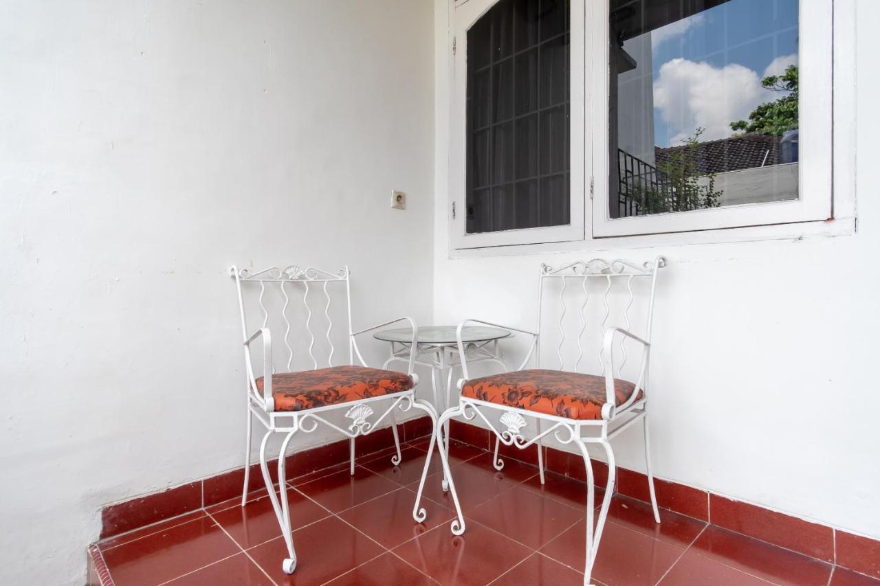 Oyo Living 2843 Raz House Syariah Hotel Medan Buitenkant foto