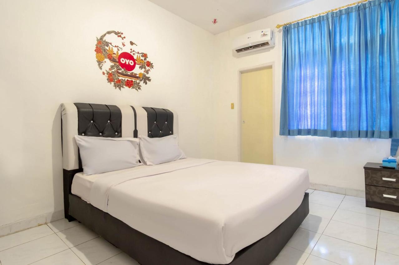 Oyo Living 2843 Raz House Syariah Hotel Medan Buitenkant foto