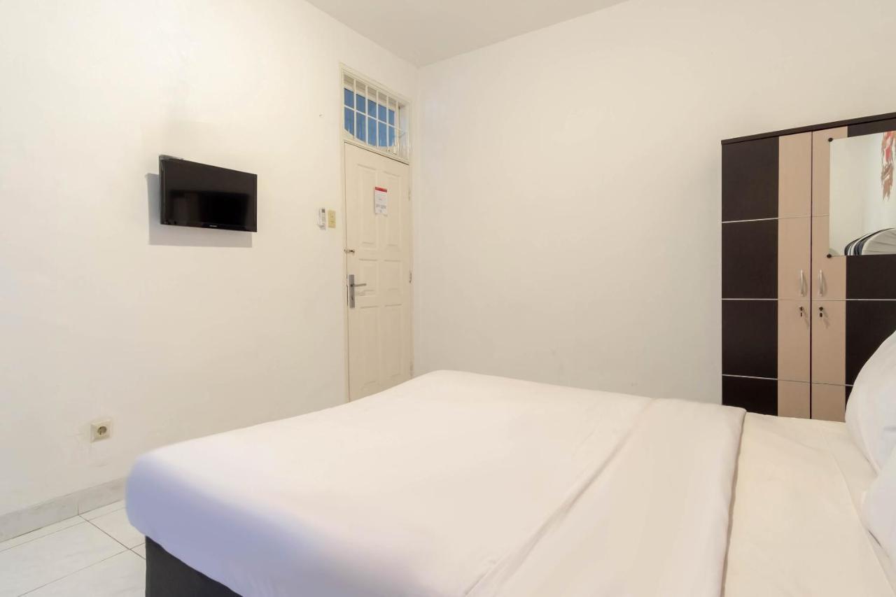 Oyo Living 2843 Raz House Syariah Hotel Medan Buitenkant foto