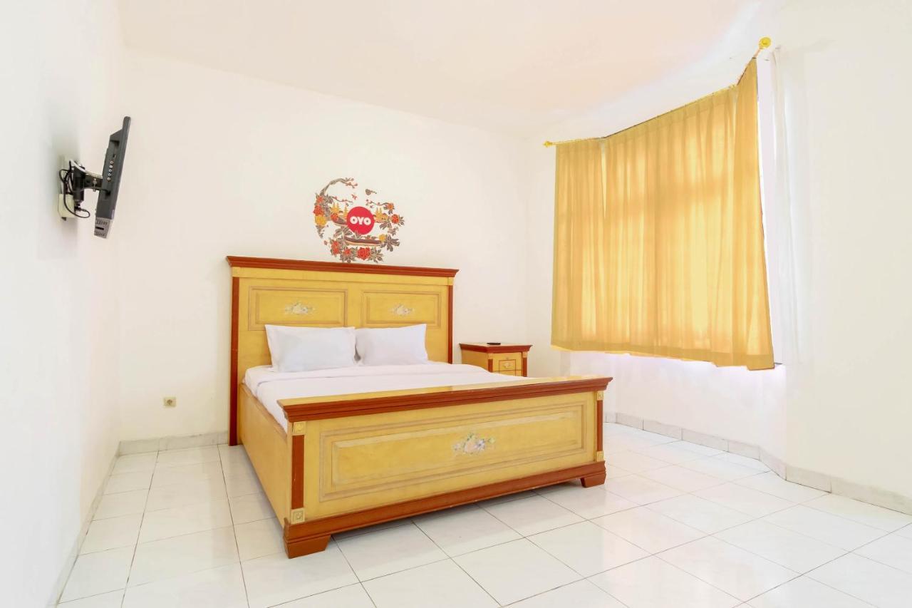 Oyo Living 2843 Raz House Syariah Hotel Medan Buitenkant foto