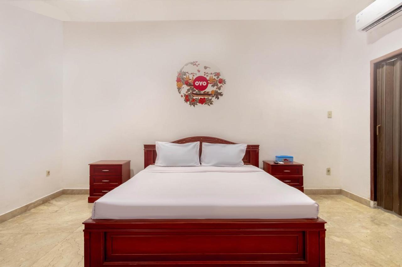 Oyo Living 2843 Raz House Syariah Hotel Medan Buitenkant foto