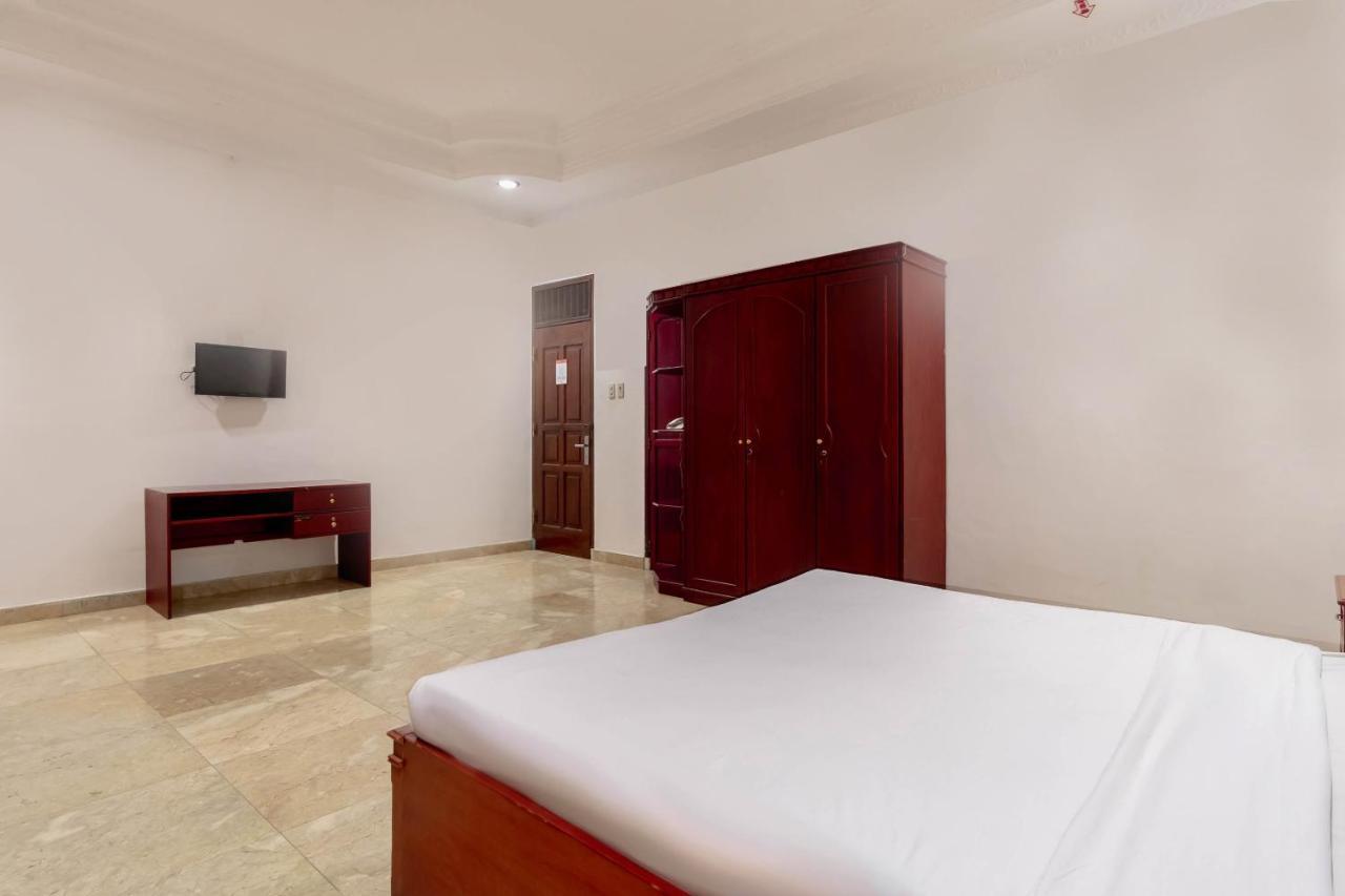 Oyo Living 2843 Raz House Syariah Hotel Medan Buitenkant foto