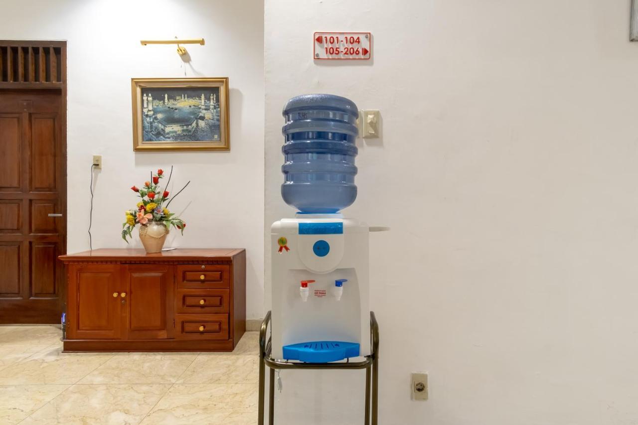Oyo Living 2843 Raz House Syariah Hotel Medan Buitenkant foto