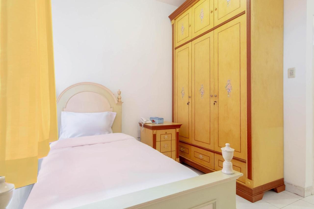 Oyo Living 2843 Raz House Syariah Hotel Medan Buitenkant foto