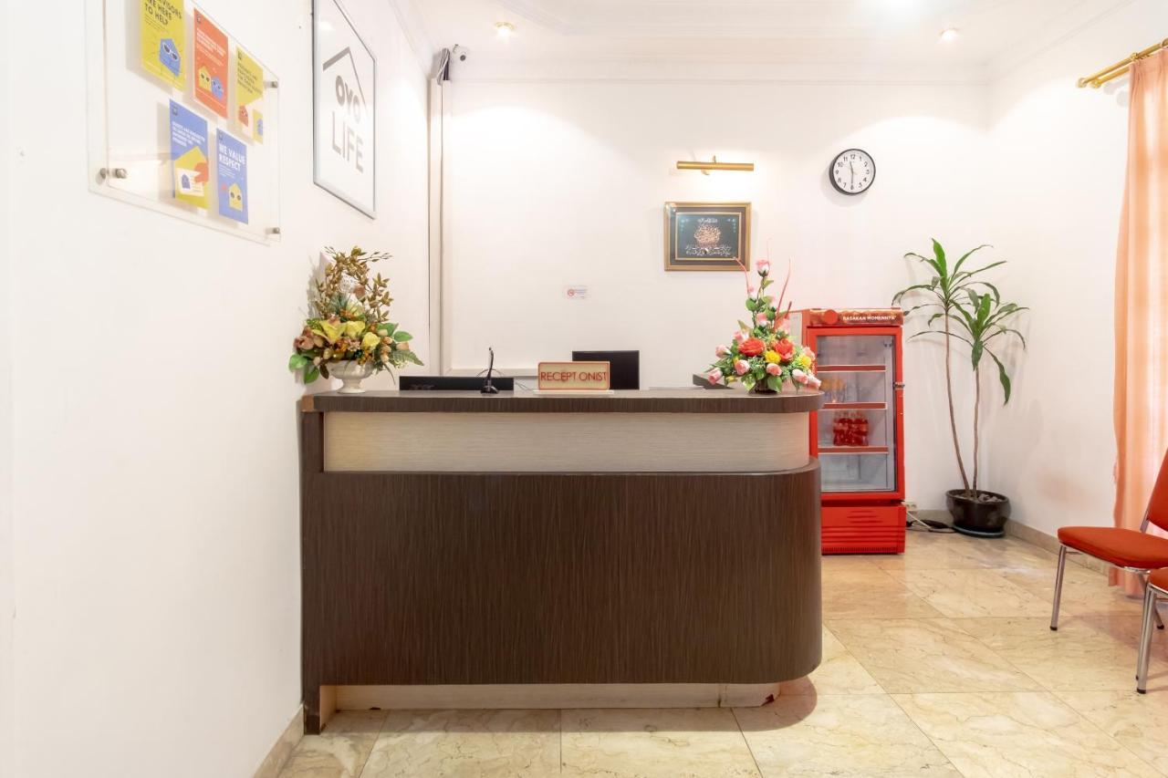 Oyo Living 2843 Raz House Syariah Hotel Medan Buitenkant foto