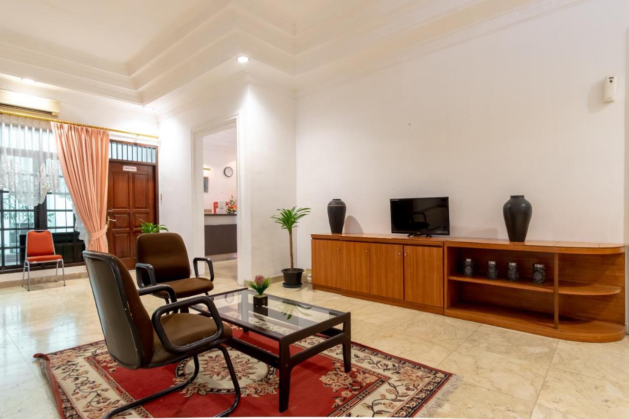 Oyo Living 2843 Raz House Syariah Hotel Medan Buitenkant foto