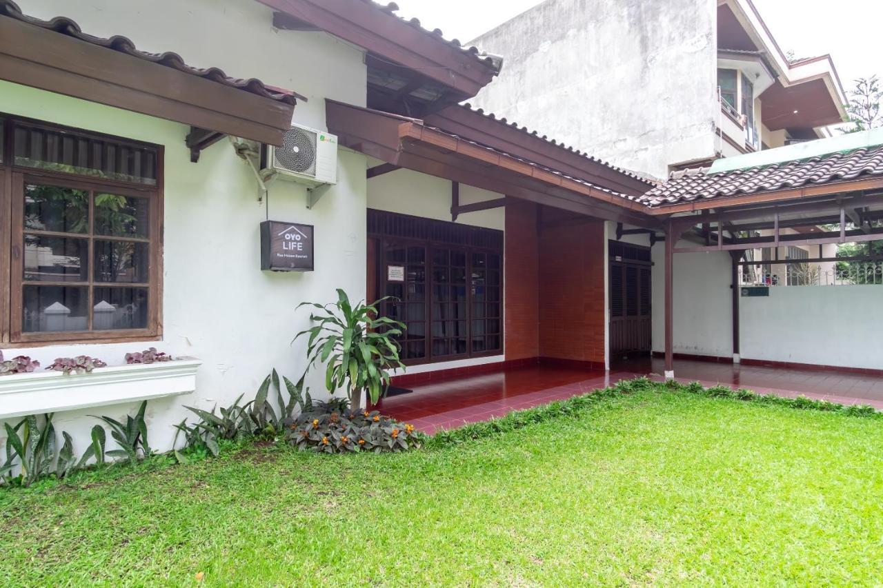 Oyo Living 2843 Raz House Syariah Hotel Medan Buitenkant foto